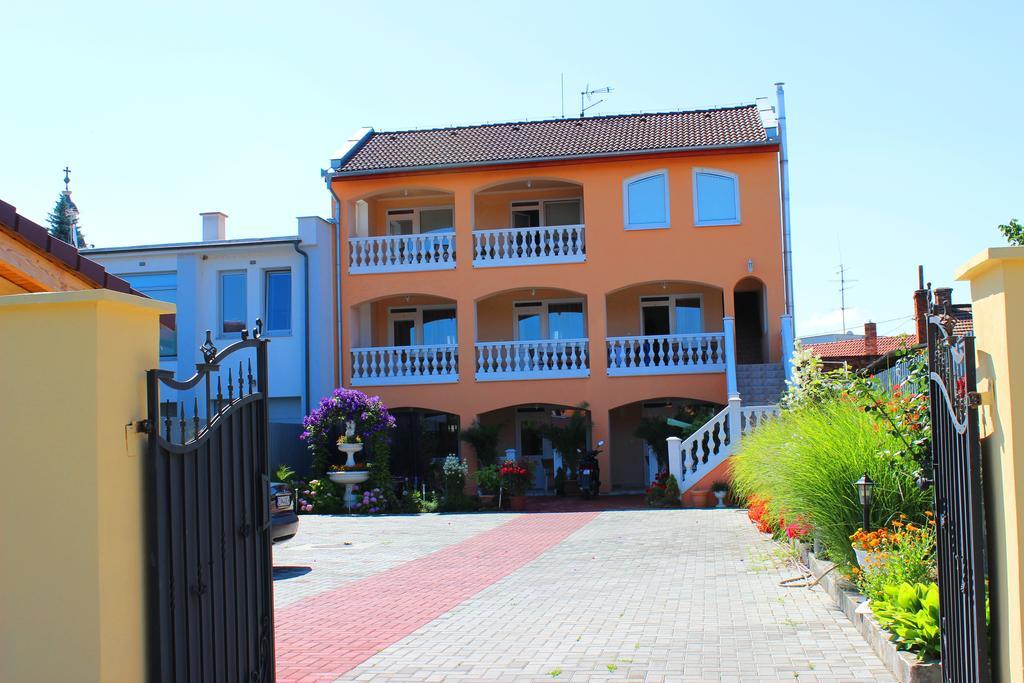 Studio Florida Štúrovo Exterior foto